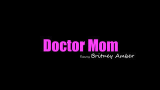Moms Teach Porno - Britney Amber a szőrös cunis milf