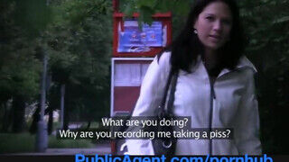 PublicAgent - lebukott a kishölgy pisizés közben