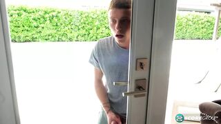 Bombázó 40-es sierra megrépázza a tini kukkolót