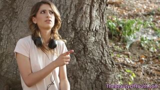 Alexa Grace tinédzser bulkesza forrón dörzsölődik leszbi szerelmében