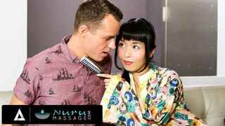 Marica Hase forró masszázsánál megtöri a gigantikus bréje ügyfelétől