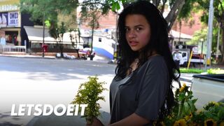 Aranyos néger milf selena gomez mélyen dugva dél amerikai bulában