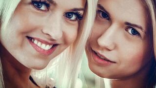 Korosodó szőkék forró lesbi ölelései Lena Love-val és Violette Pinkkel
