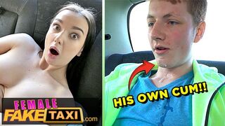Lady Gang megőrül a hatalmas faszú tinédzser pov szopásán a taxisban