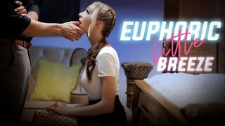 Cuki zsenge Breezy Bri kinky hangulatban csábítja a nevelő atyja barátját csábos alsóruhában