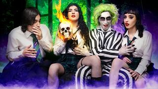 Beetlejuice xxx paródia: Aryana Starr csábítja a zsenge farkát a pokoli partin