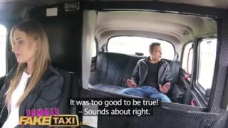 Tini fószer gyorsan megreszeli Angel Piaff lucskos csupasz puncáját a hamis taxiban