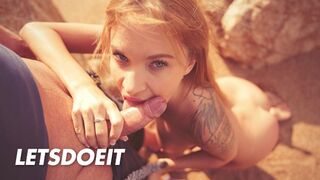Angel Piaff szöszi csábítója zsíros rúdat szopogatóan a tengerparton