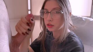 A lusta gamer zsenge lecumizza a fazsat és mellkasába vesz duggást