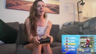 Csíkos mario kart párbaj lush toy-jal a puncimban – banánáradat a ellenállhatatlan játékban