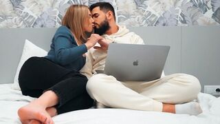 Tökéletes tinédzser csábítja a szűz krapekot legelső randin - beleélvezés a punciba