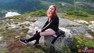 Zsenge vörös spiné masturbál a hegyekben orgiáig
