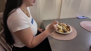 Kívánatos 20 éves nőci meghágja magát az legelső randin
