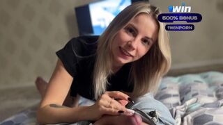 Amatőr világos szőke csajszika vad pippantása orbitális fasszal