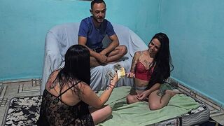 A asszonyom látni akarta, ahogy a ribanca először kapja segglyukba