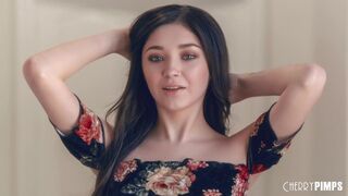 Zsenge Luna Kamázza a Golyók Nyalogatását és a Szopást, Mielőtt Lovagolna a Cherry Pimps Stúdióban