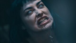 Gyönyörű Kék Hajú Punk Kisasszony Átváltozása - Jewelz Blu a Parasited Csatornán Vadul Mag Numb-bal