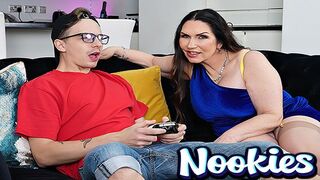 Nookies - Öreg Mostohaanya Josephine James Fullos Sztriptízzel Fizeti a Lakbért a Mostohafiának